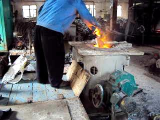 Lining of induction melting furnace